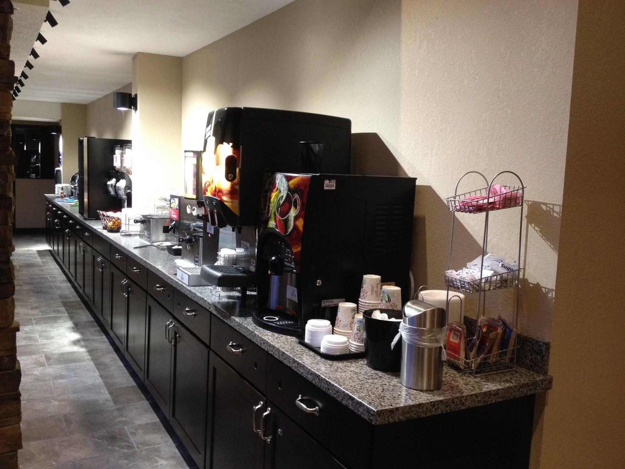 Boarders Inn & Suites By Cobblestone Hotels - Grand Island Dış mekan fotoğraf