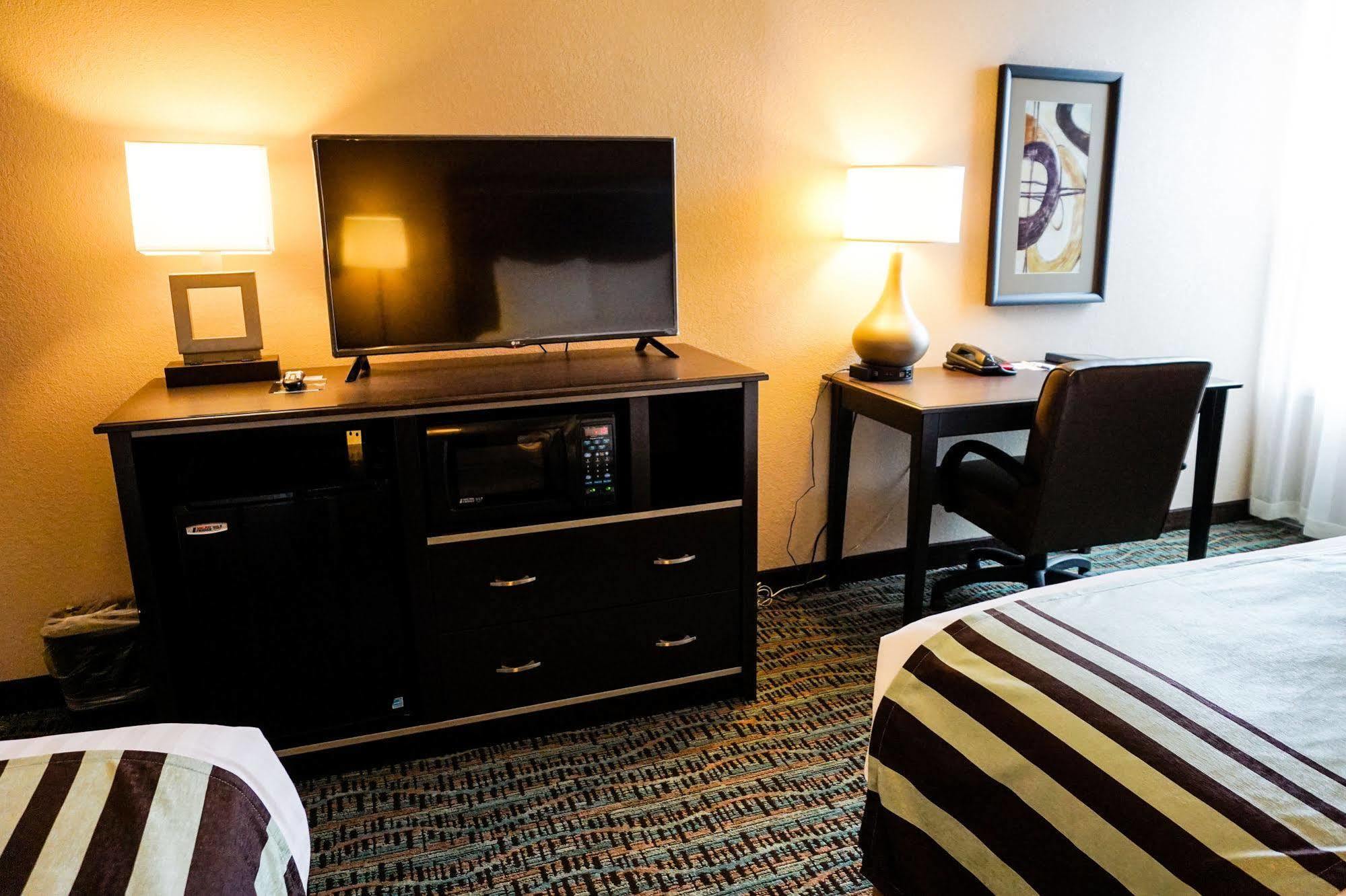 Boarders Inn & Suites By Cobblestone Hotels - Grand Island Dış mekan fotoğraf